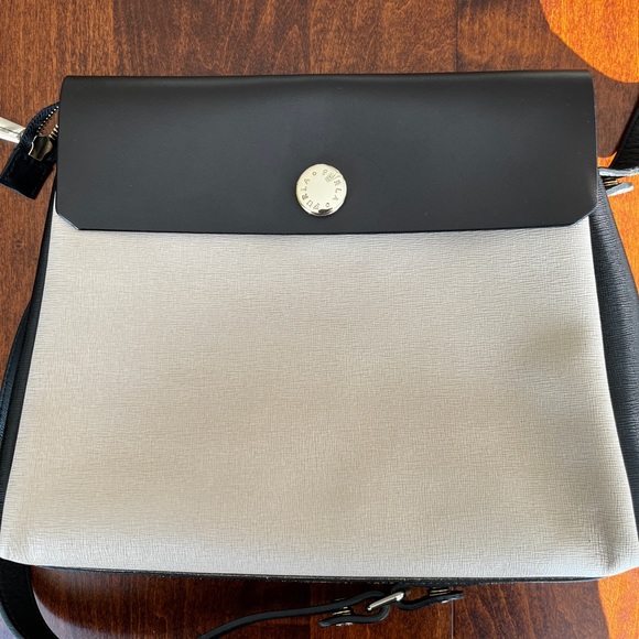 Furla shoulder leather bag, adjustable strap, like new condition, bag & care tag - Picture 2 of 7